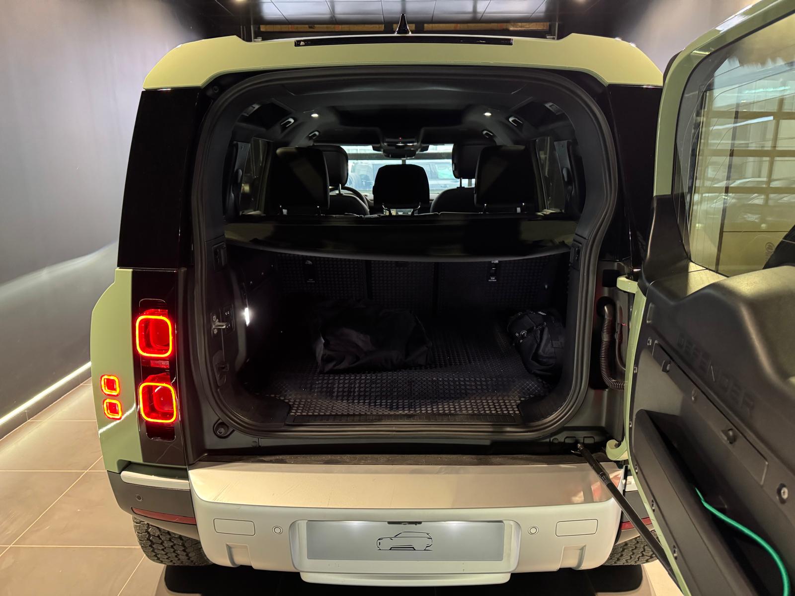 
								LAND ROVER DEFENDER IV 110 P400E PHEV X-DYNAMIC HSE BVA8 full									