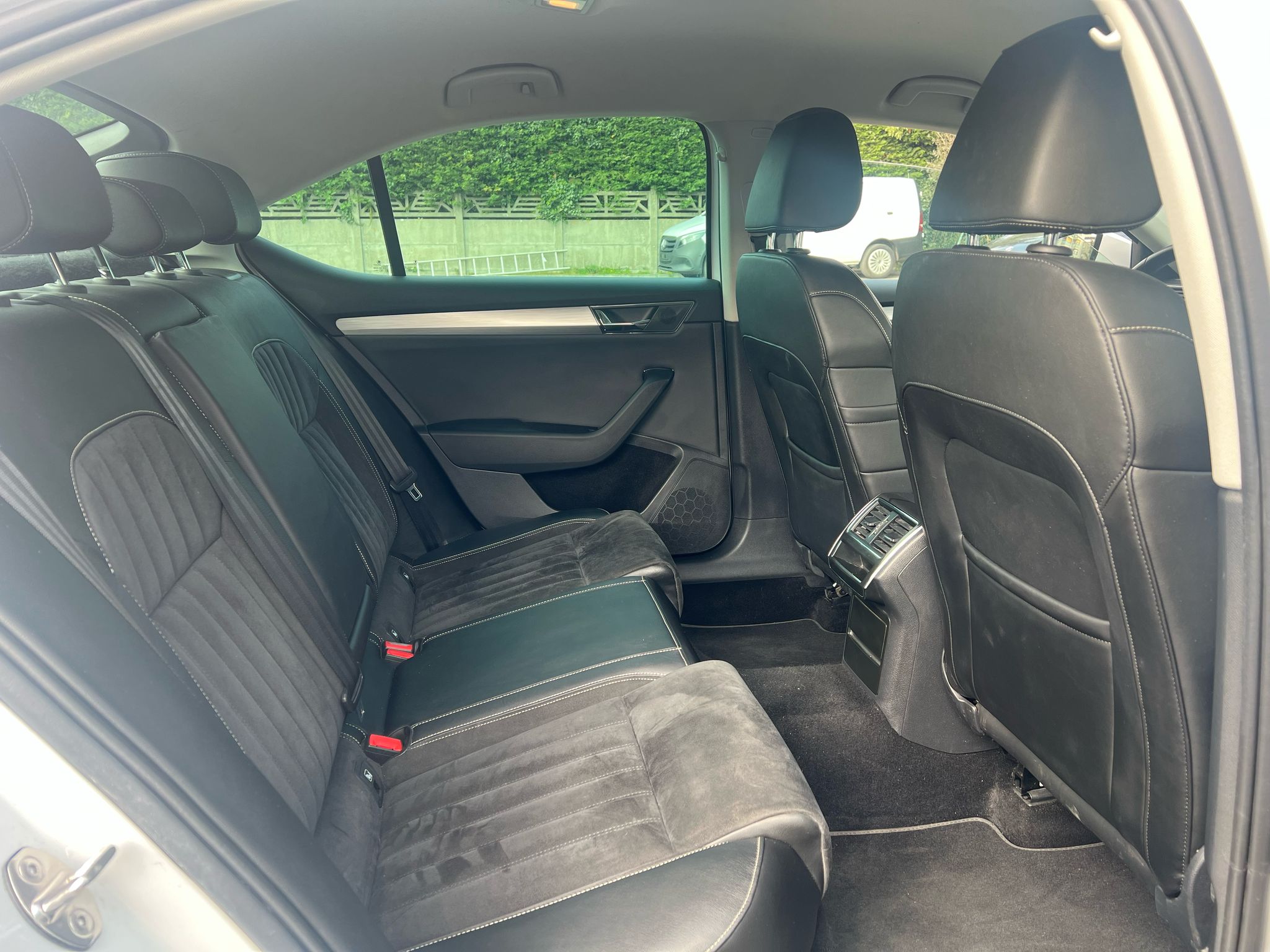 
								SKODA SUPERB III (2) 1.5 TSI 150 ACT BUSINESS DSG7 full									