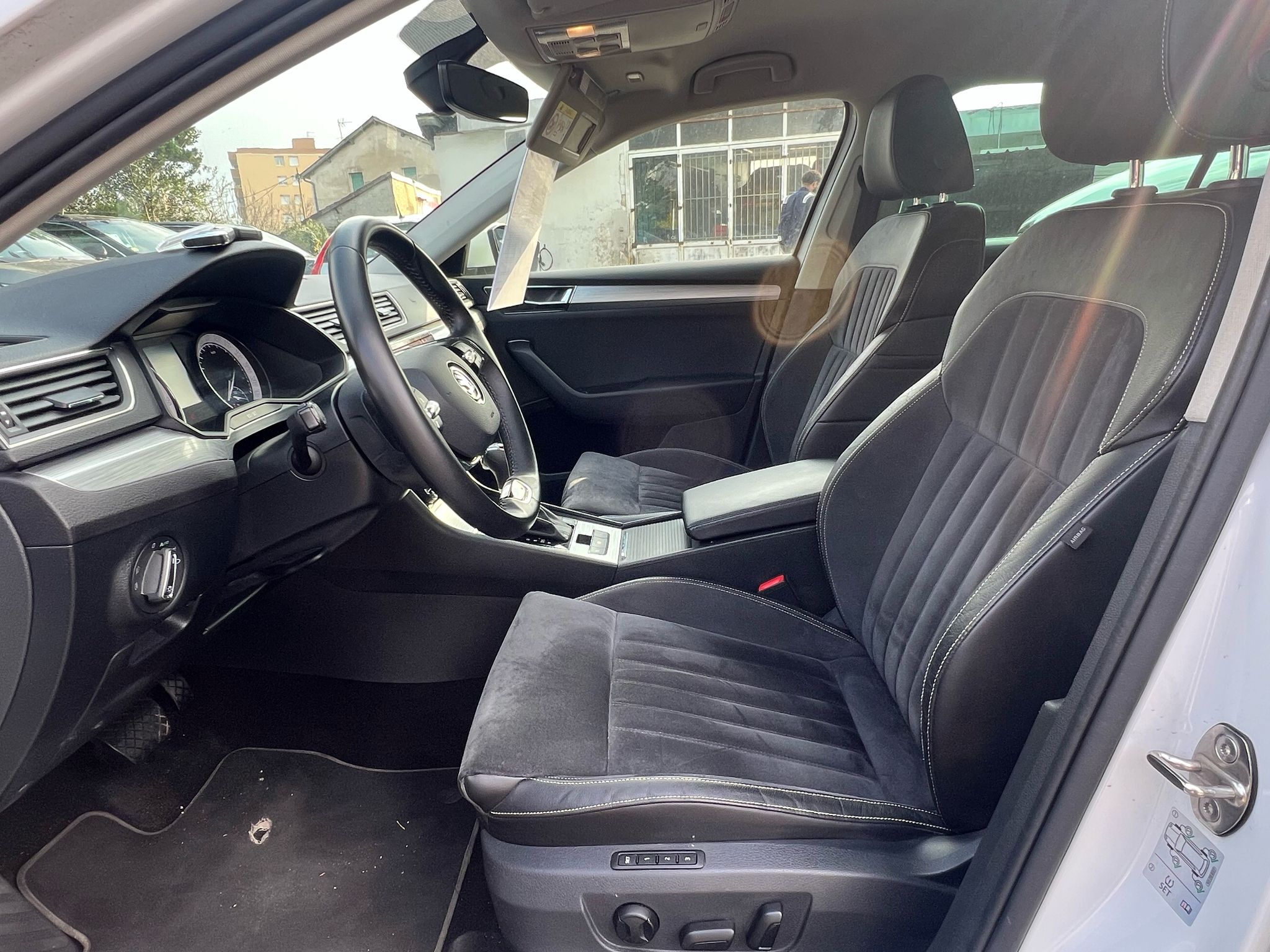 
								SKODA SUPERB III (2) 1.5 TSI 150 ACT BUSINESS DSG7 full									