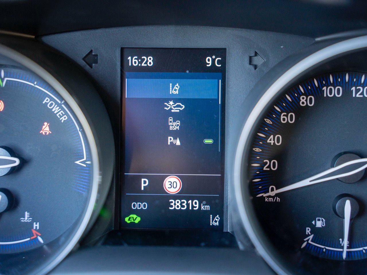 
								TOYOTA C-HR (2) 2.0 HYBRIDE DESIGN ULTIMATE full									