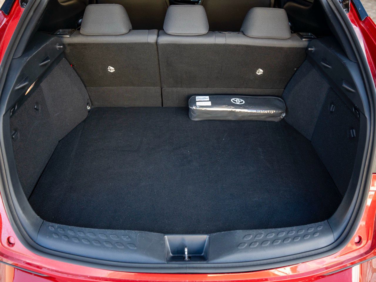 
								TOYOTA C-HR (2) 2.0 HYBRIDE DESIGN ULTIMATE full									