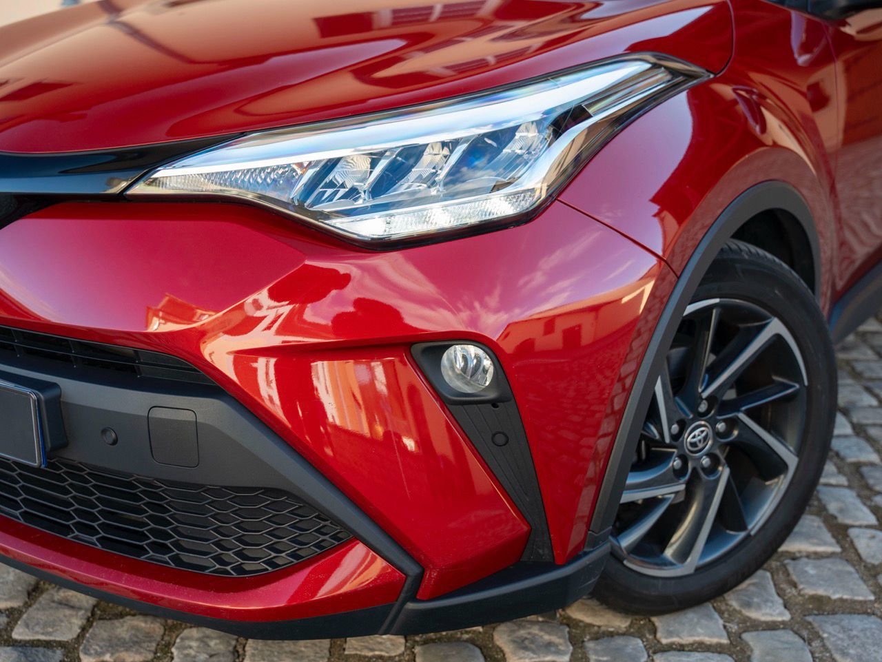
								TOYOTA C-HR (2) 2.0 HYBRIDE DESIGN ULTIMATE full									