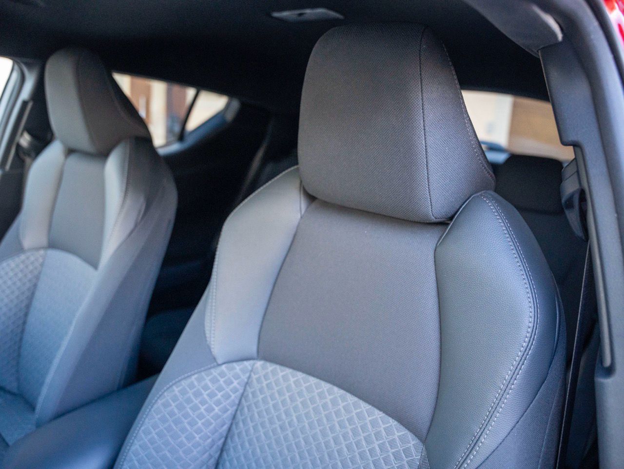 
								TOYOTA C-HR (2) 2.0 HYBRIDE DESIGN ULTIMATE full									