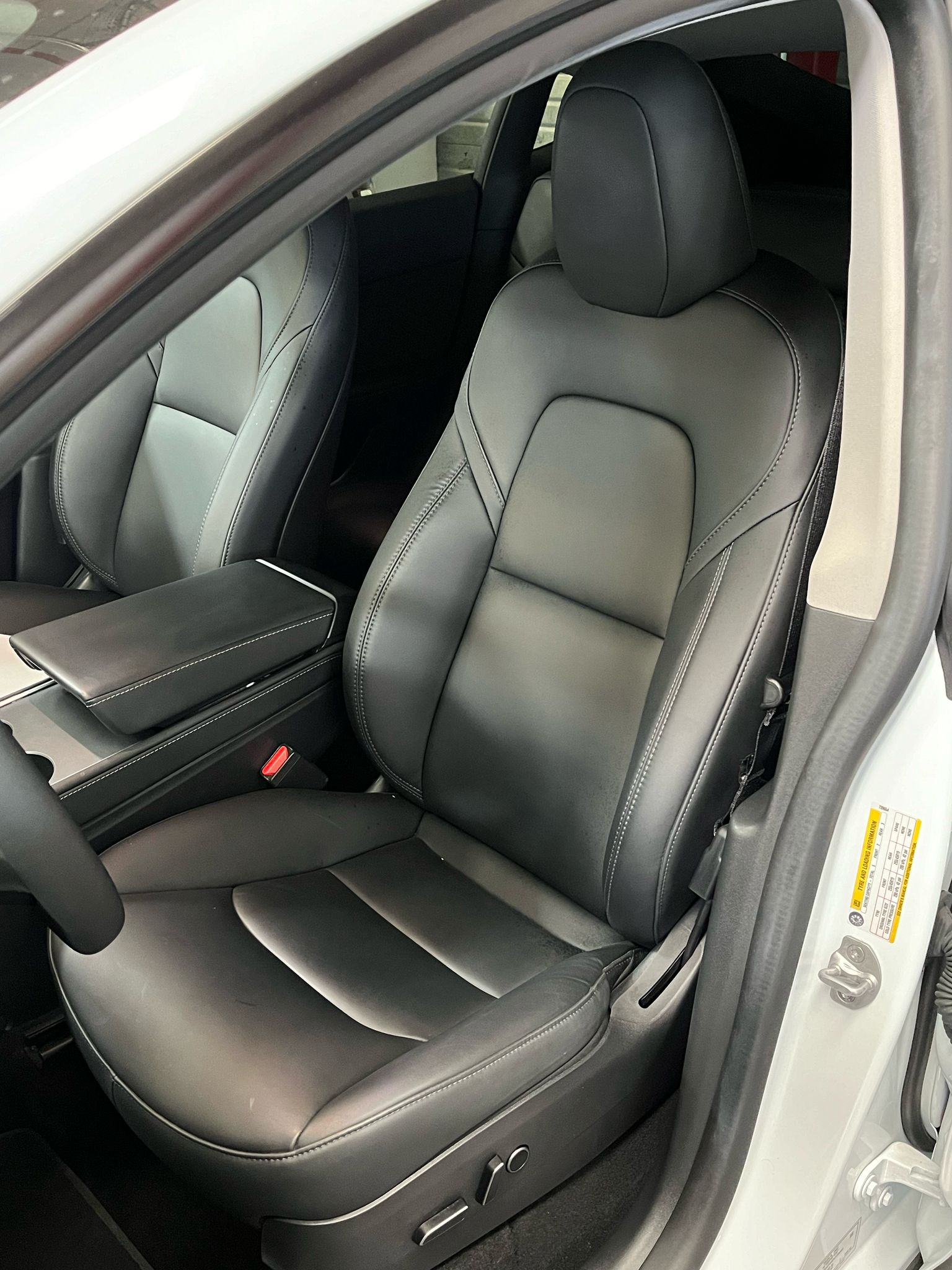 
								TESLA MODEL Y 300 STANDARD RWD 60 KWH 2023 full									