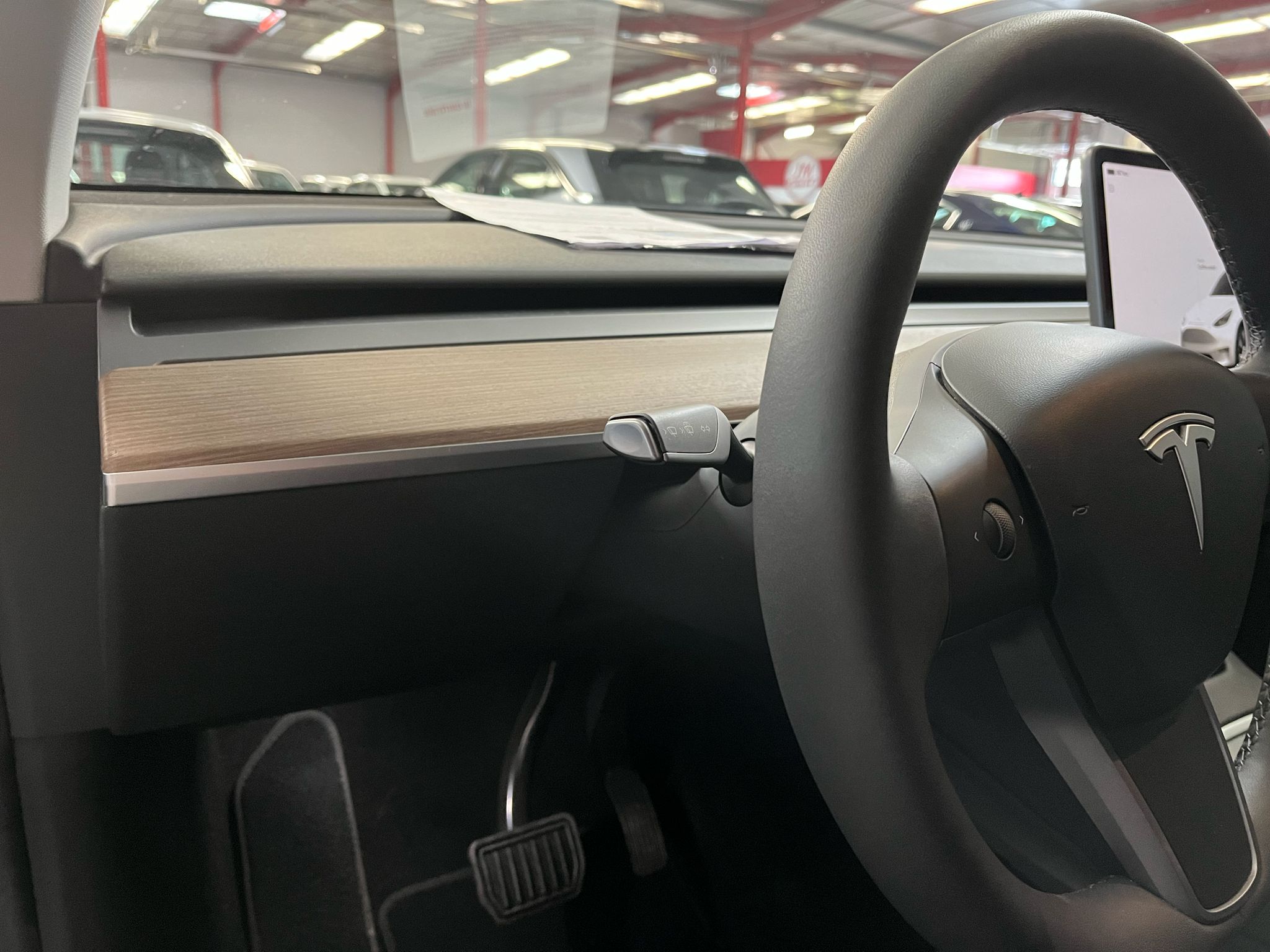 
								TESLA MODEL Y 300 STANDARD RWD 60 KWH 2023 full									