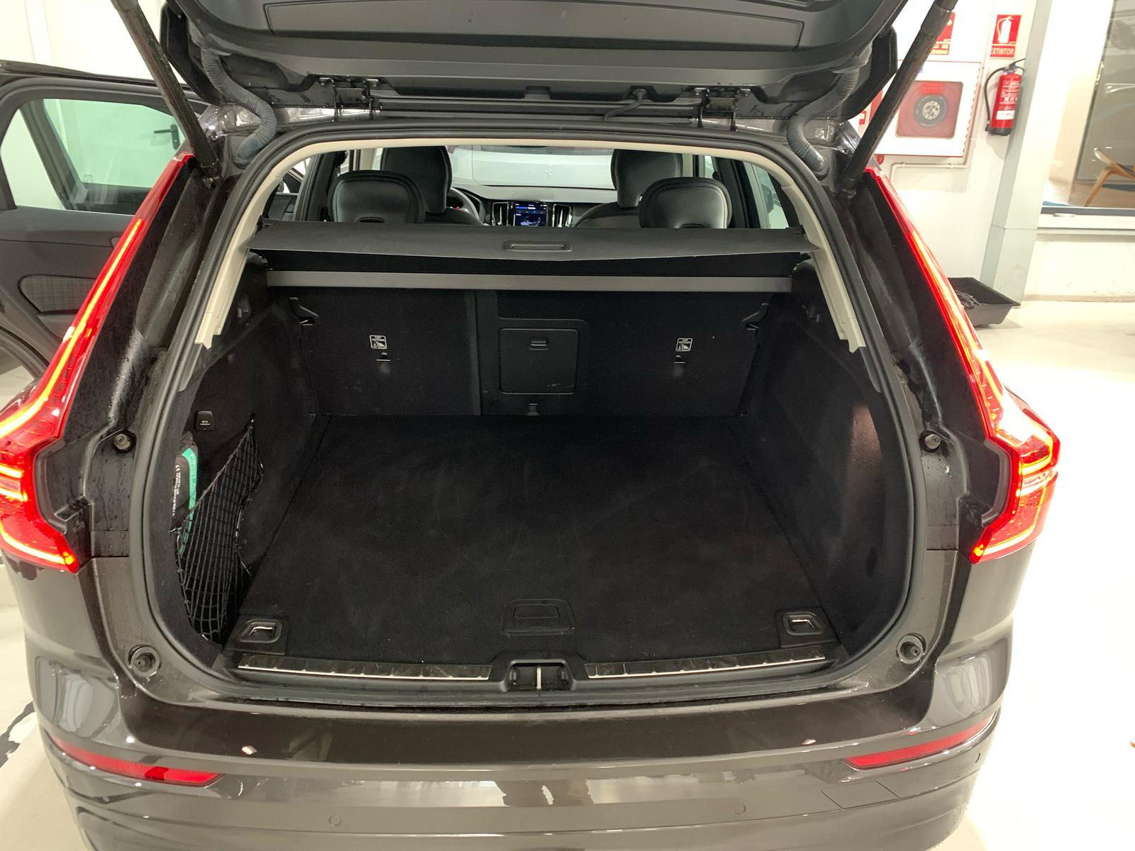 
								VOLVO XC60 2.0 B4 G CORE AUTO 197 full									