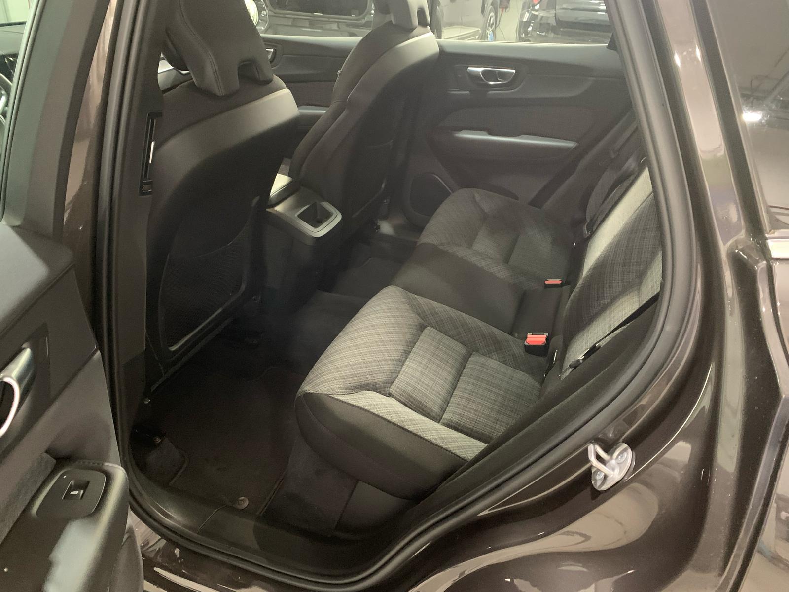 
								VOLVO XC60 2.0 B4 G CORE AUTO 197 full									